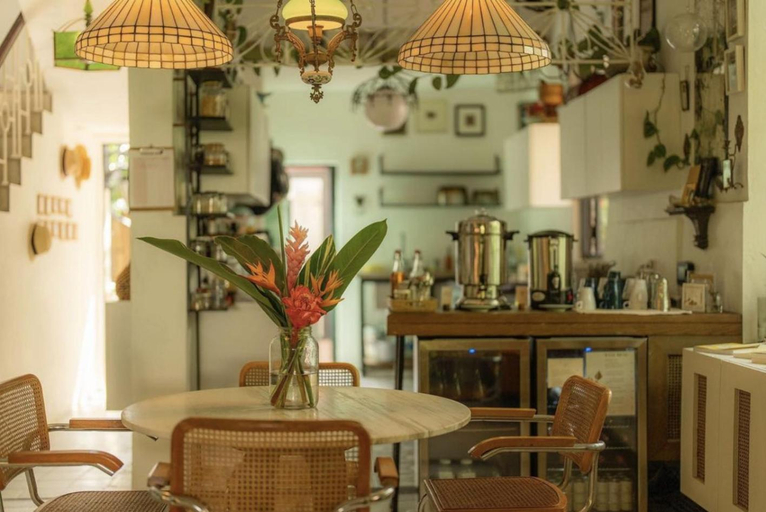 Food & Drinks 4, Casa Botanica