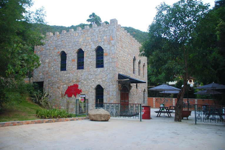 Exterior & Views