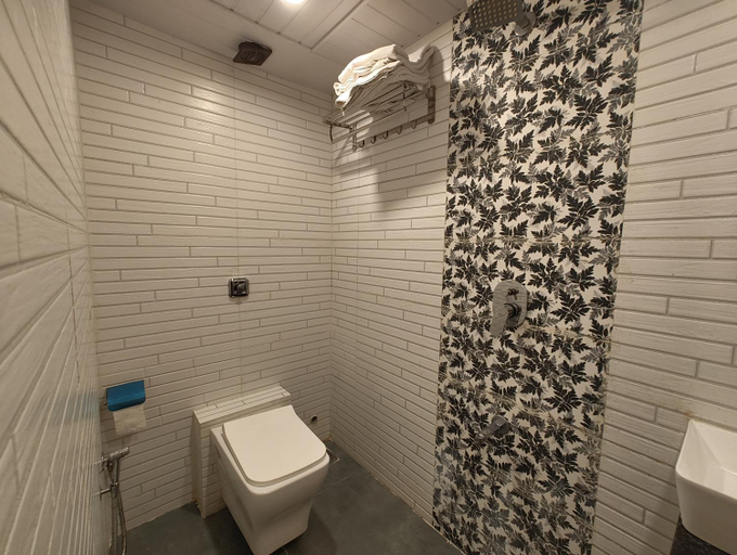 Bathroom 4, Hotel Dream Palace Residency, Mumbai Suburban