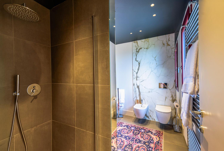 Bathroom 3, Foresteria del Castello di Perno - Rooms with Stunning Langhe Views at a Barolo Winery, Cuneo