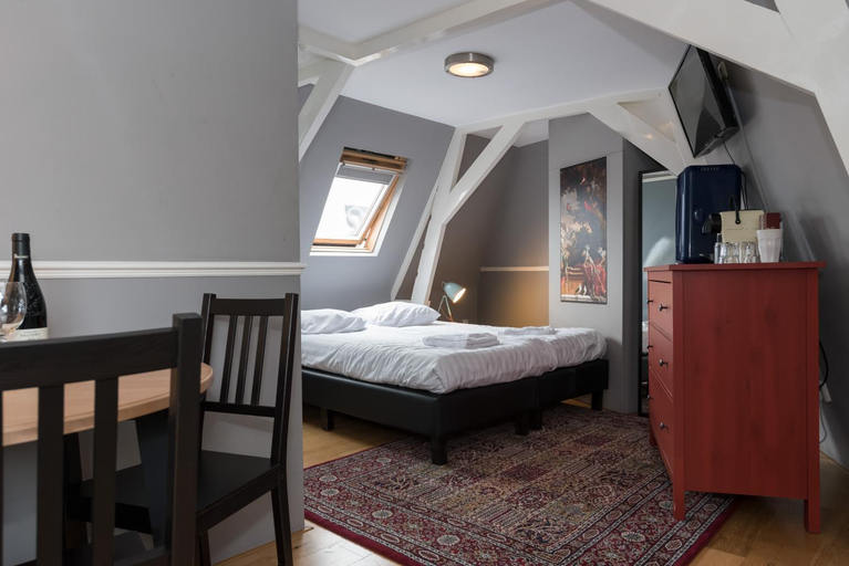Others 3, Westerpark Suites, Amsterdam
