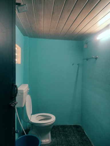 Bathroom 3, Boomerang community, Viluppuram