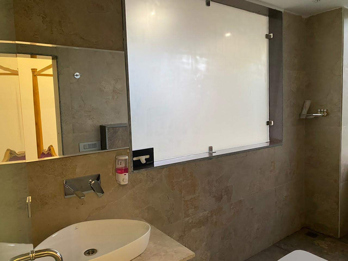 Bathroom 4, The Daffodils Inn, Dehradun