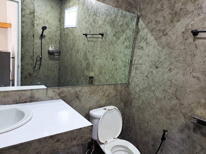 Bathroom 3, ไอวี่ ดีลักซ์ รีสอร์ท, Thap Sakae