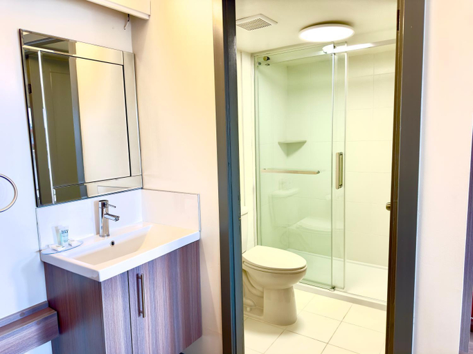 Bathroom 4, Westport Inn, Division No. 19