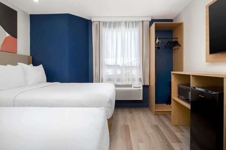 Bedroom 2, Spark by Hilton Brockville, Leeds and Grenville