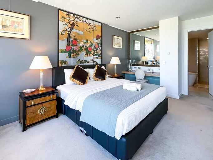 3, Lux Docklands District 3-level TH *FreeParking, Melbourne