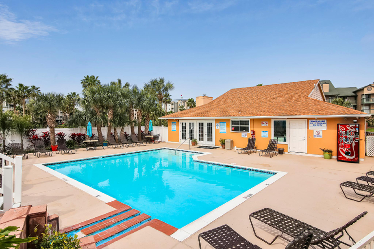 Sport & Beauty 2, Palms at Cove View 806 - Bougie Beach Bungalow, Galveston