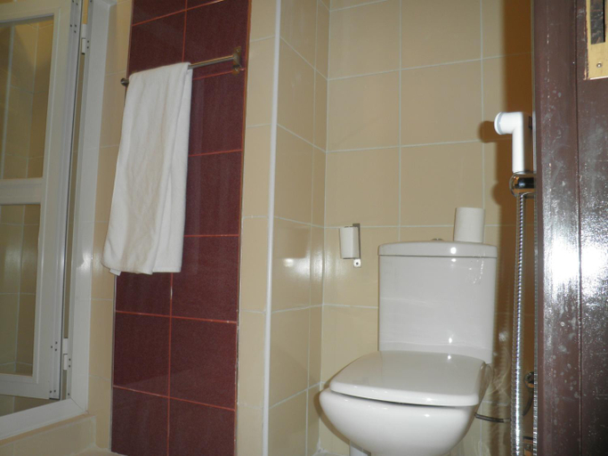 Bathroom 4, Marina Royal Hotel Suite, Salmiya