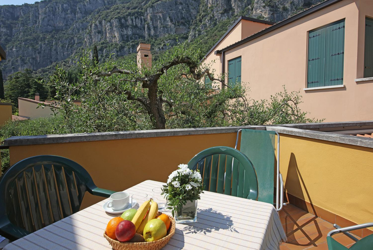 Others 5, Residence Pratone, Garda, Verona