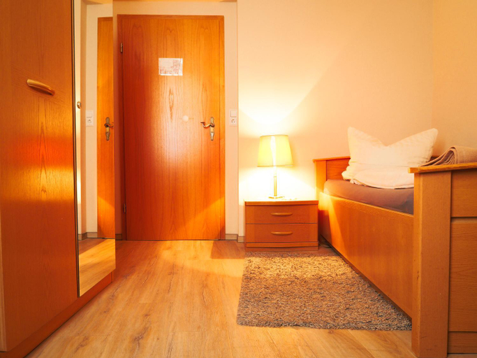 Others 4, Hotel zur Sonne, Cottbus