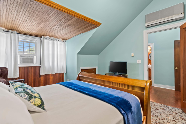 Bedroom 2, The Pasfield House, Sangamon