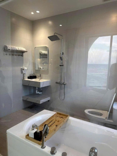 Bathroom, Trang Vân Hotel, Phú Quý
