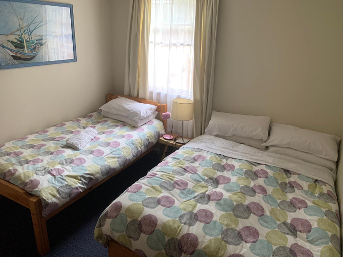 Bedroom 3, Gumnut Cottage, Glamorgan-Spring Bay