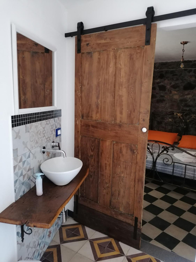 Bathroom 3, Deiana, Oristano