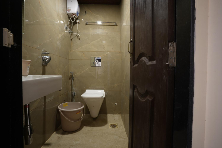 Bathroom 3, Hotel Blissful, Thane