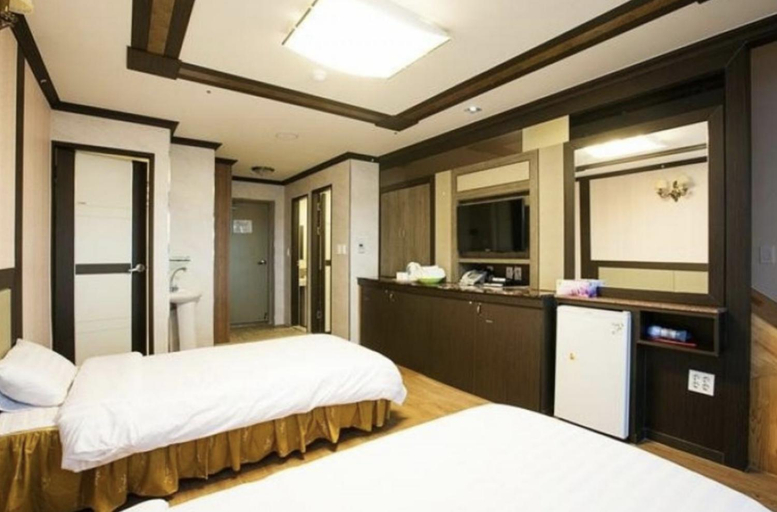 Bedroom 3, Jeju TS Youth Hostel & Resort, Seogwipo
