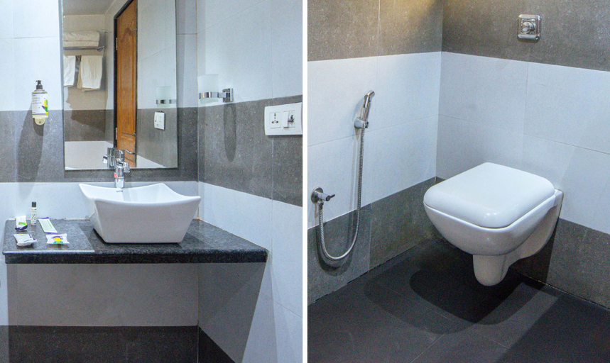 Bathroom 4, Treebo Anam International, Mumbai City