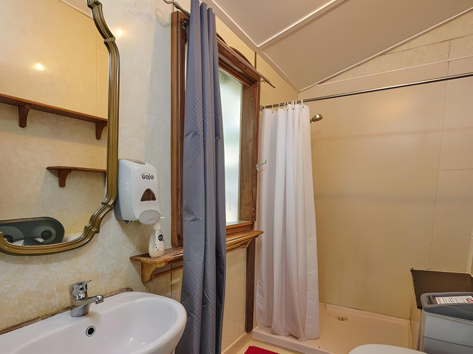 Bathroom 3, Arts Factory by Nomads, Byron