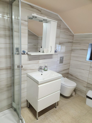 Bathroom 4, CASA Maria, Orlat