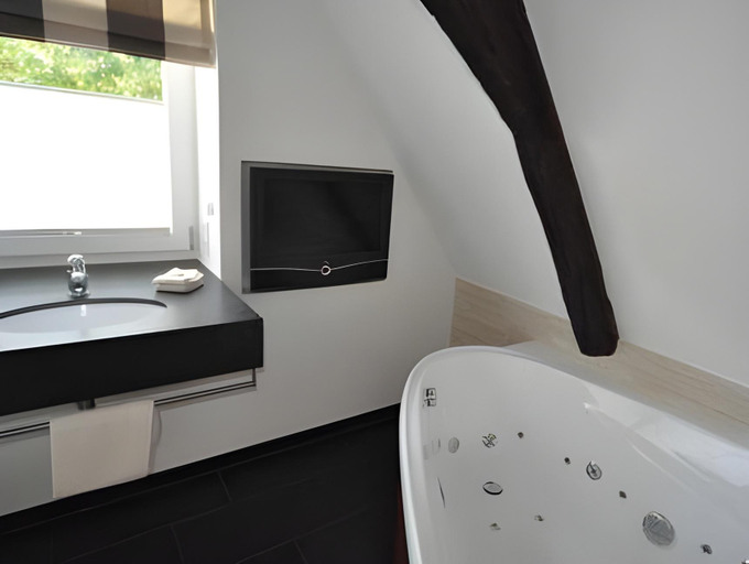 Bathroom 3, Romantik Hotel Walhalla, Osnabrück