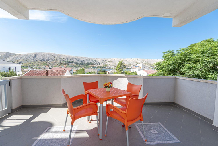 Others 2, Vila Murvica, Pag