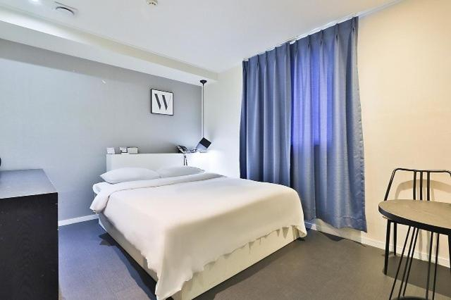 Bedroom, Ulsan Samsan YAM, Jung