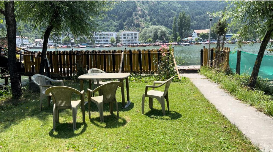 Others 4, Houseboat Canberra, Srinagar