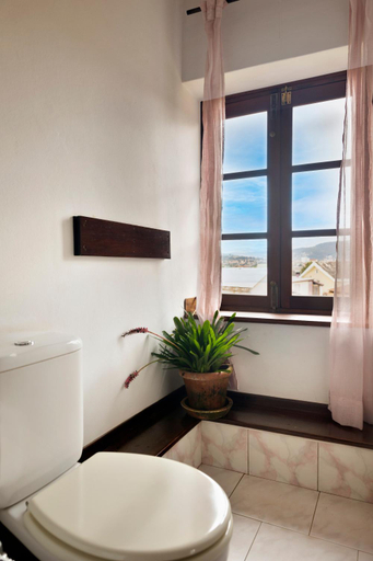 Bathroom 4, MANGA BLUE'S GUEST HOUSE, Haute matsiatra