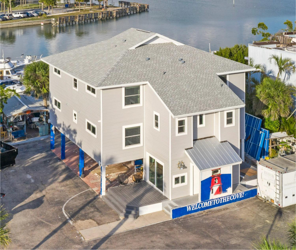 Exterior & Views