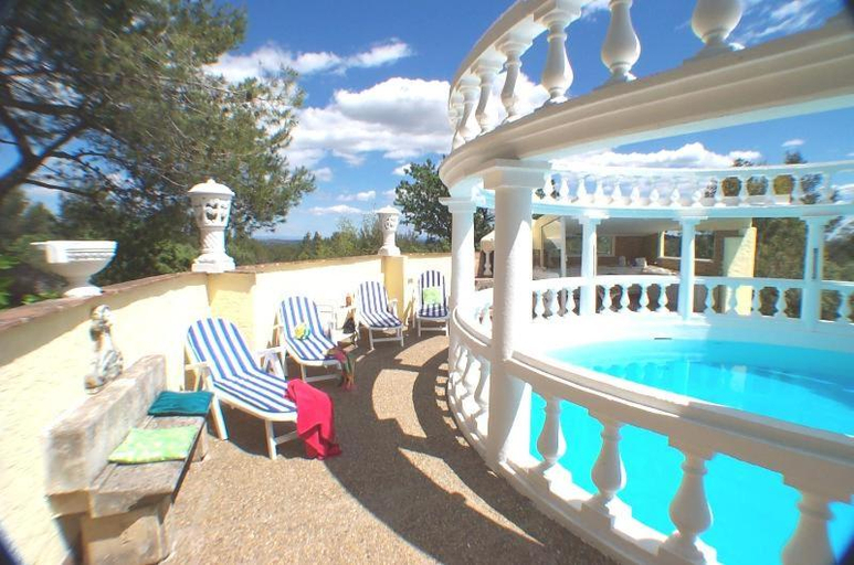 Sport & Beauty 2, Villa with pool in Provence -Villa Romantique sleeps up to 124 in optional gite, Gard