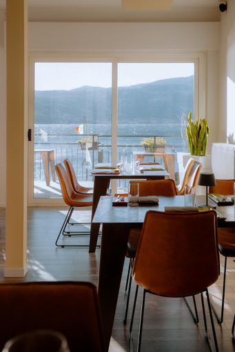Food & Drinks 2, La Dama del Porto, Varese
