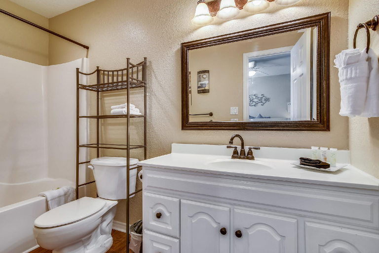 Bathroom 3, Pirates Treasure, Galveston