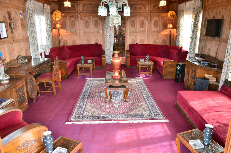 Public Area, Floating Heaven Group of Houseboats, Srinagar