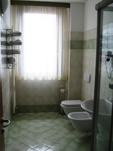 Bathroom 4, International Hotel Iseo, Brescia