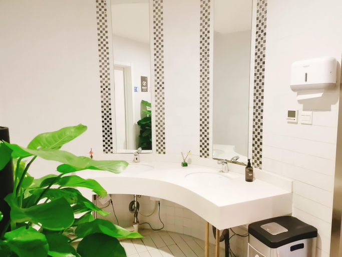 Bathroom 4, ibis Beijing Chaoyang Joy City Hotel, Beijing