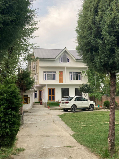 Garden, WalkinnSleep , Srinagar