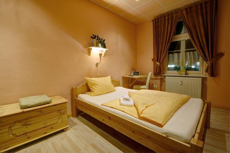 Bedroom 3, Hotel Villa Wirtshaus Kopenick, Kassel