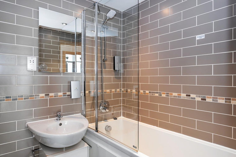 Bathroom 4, Staycity Aparthotels Liverpool City Centre, Sefton