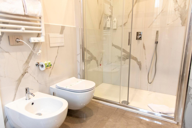 Bathroom 3, Adelaide Suite Dreams, Rome