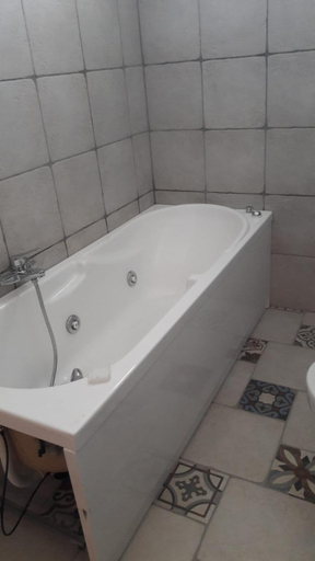Bathroom 2, Dalla Fe', Lecce