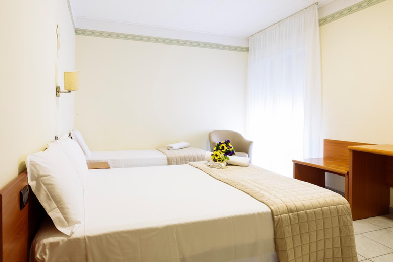 Bedroom 2, Hotel Leon Ristorante al Cavallino Rosso, Foggia