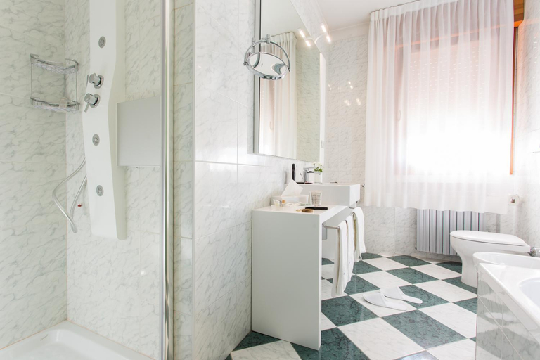 Bathroom 5, Hotel Terme Delle Nazioni, Padua