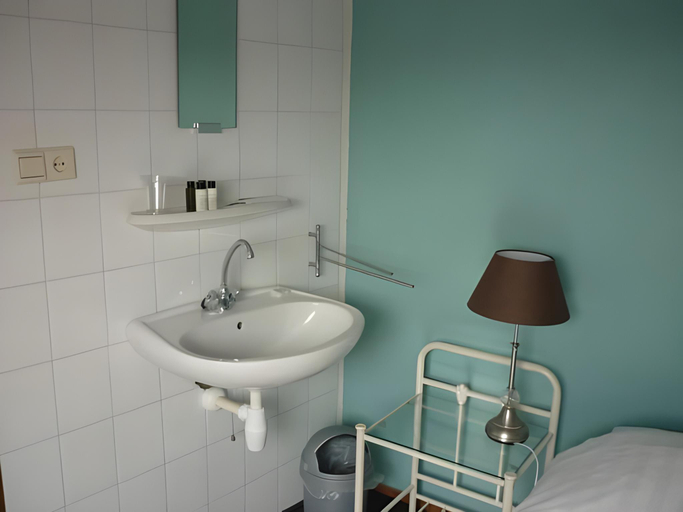 Bathroom 2, Amsterdam Beach House, Zandvoort