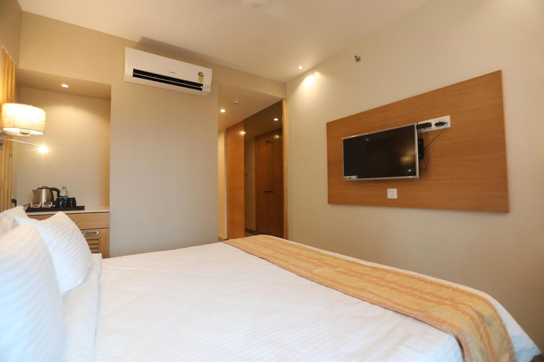 Bedroom 2, Hotel cliffton, Mumbai Suburban