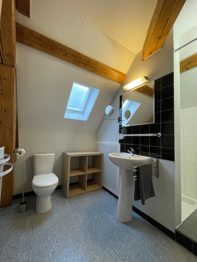 Bathroom 4, l'Ancienne Ecole du Villard, Isère