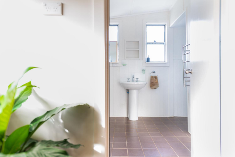 Bathroom 2, Pinkerton House, Cowra