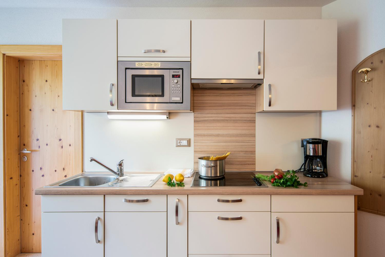 Others 5, Residence Muhlegg, Bolzano