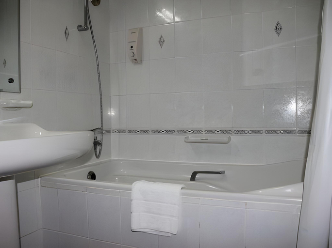 Bathroom 4, Down Town Plaza Hotel Apartments, Abu Dhabi City