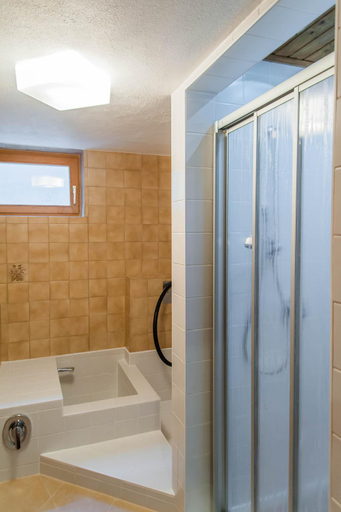 Bathroom 5, Das Maximilian - Feines Landhotel am Schliersee, Miesbach